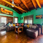 La Casa Pura Vida