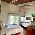 Mata Rocks Beachfront Hotel