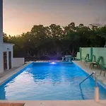 Tranquil Sea View Studio W Infinity Pool Near Airport & Downtown Belize City