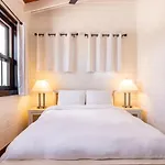 Paradise Cottage 3 Bedroom 4 Beds, 1 Full Bath - Private