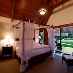 Victoria House Resort & Spa