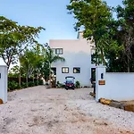 Balam Beach Villa - Modern 4 Bedroom Ocean Front Villa With Pool