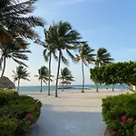 St. George\'S Caye Resort