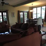 Royale Manor