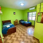 Mountain View Family Home In Town With King Suite And Midterm Available
