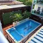 Barefoot Caye Caulker Hotel