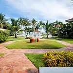 Isla Bonita Yacht Club