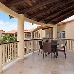 Residences At Barrier Reef 8C Oceanview 2 Bedroom By Stay Floreo
