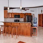 Residences At Barrier Reef 8C Oceanview 2 Bedroom By Stay Floreo