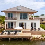 Itz\'Ana Resort & Residences