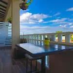 Louis\' Apartments