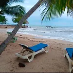 Dove Escapes - One Bedroom Beach Front Upper Cabana
