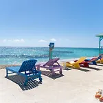 King Lewey\'S Island Resort