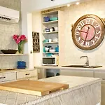 Holiday Time Le Reve Beach House & Casita