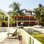 Alan\'S Paradise Hotel