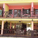 Alan\'S Paradise Hotel