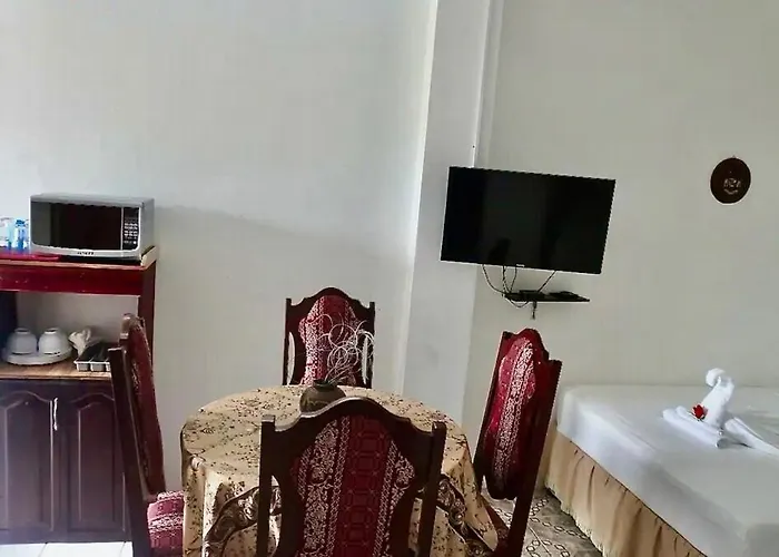 Sunrise 2-Bed Sea View Studio Near Airport With Infinity Pool & Deck, Ground Floor