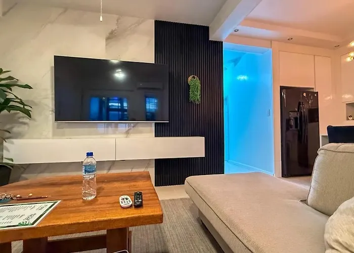 2B 2B Modern Centrally Located Ac Seafront Condo