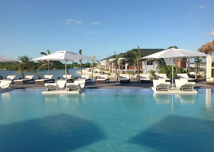 Mayan Islands Resort: Luxury Villas