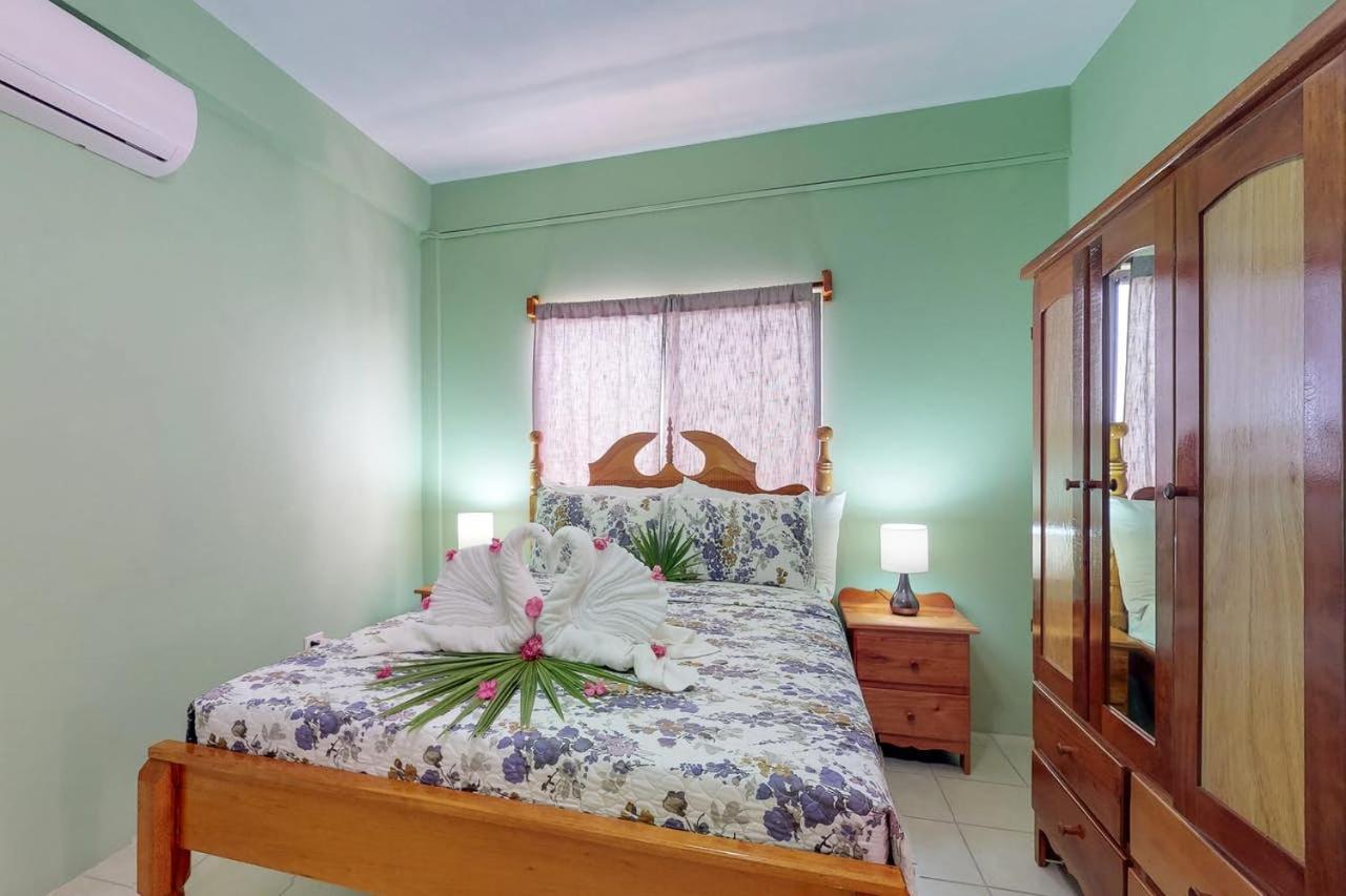 Laguna Hotel 3*