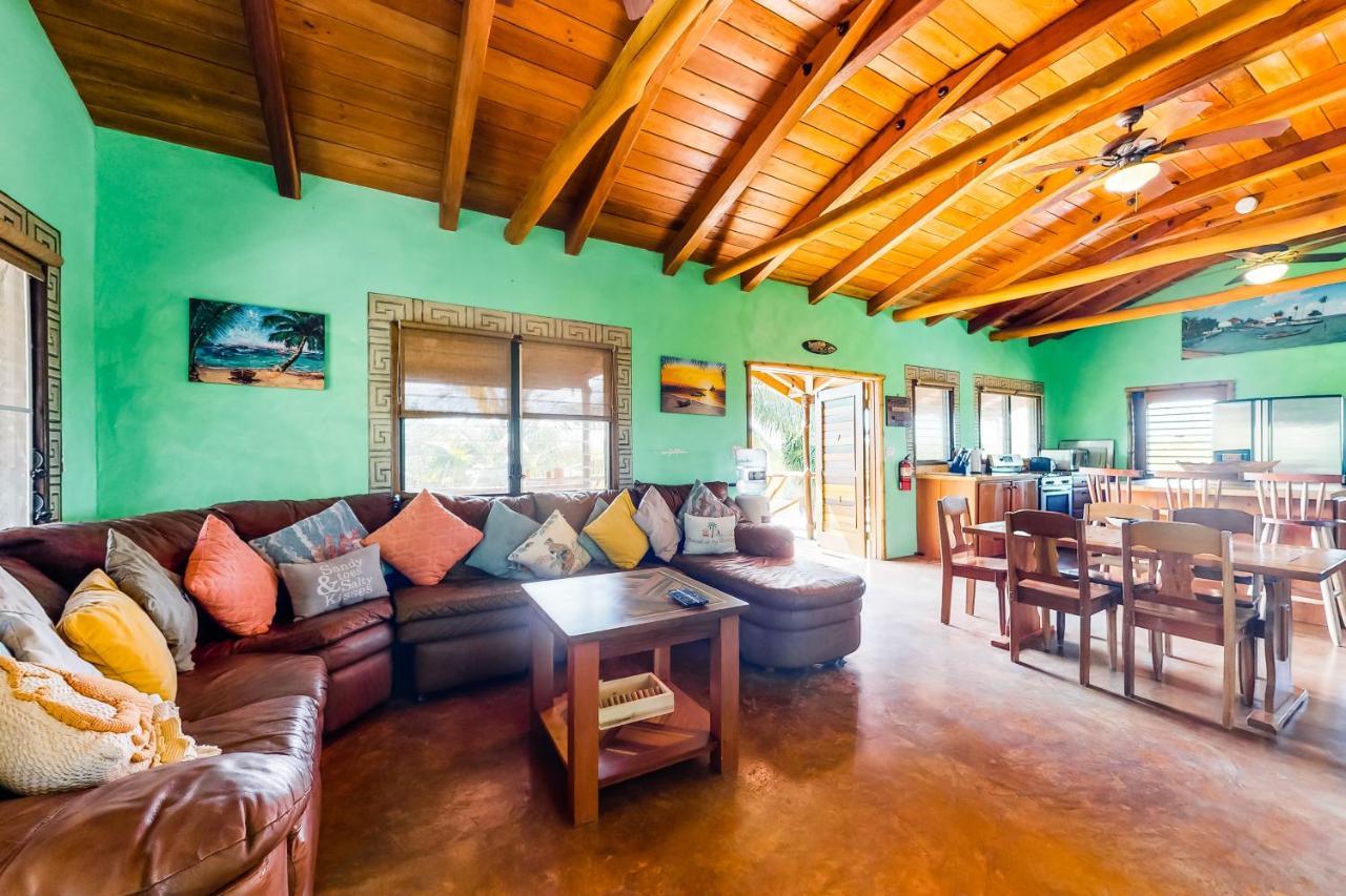 La Casa Pura Vida *