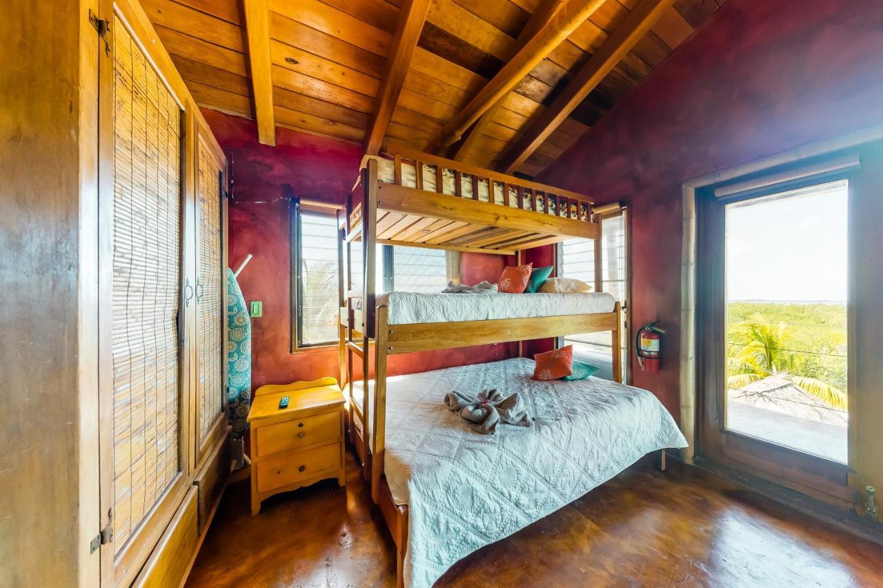 La Casa Pura Vida *