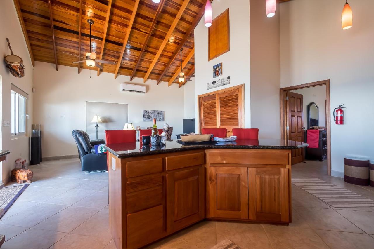 La Perla Azul House With Pool And 4 Seater Cart San Pedro (Ambergris Caye)