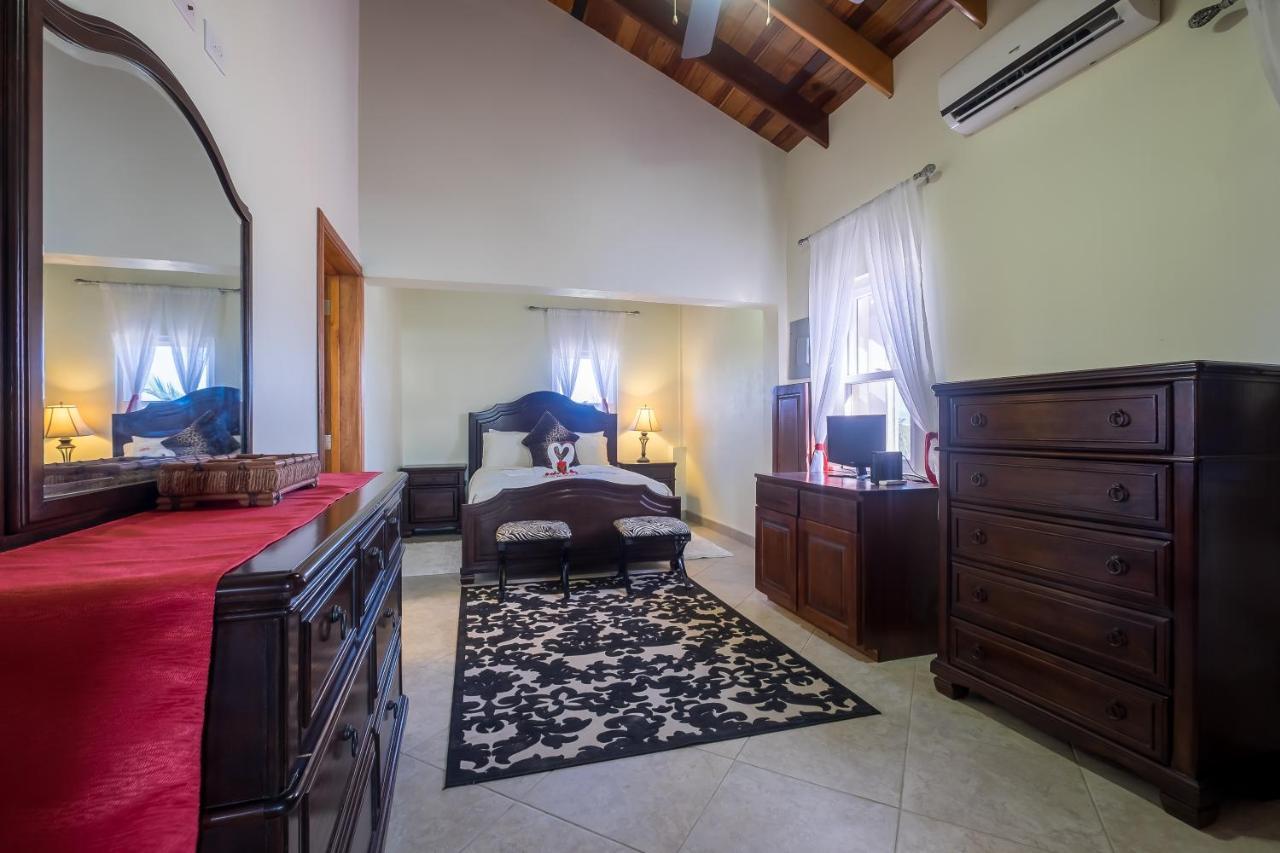 La Perla Azul House With Pool And 4 Seater Cart Holiday home San Pedro (Ambergris Caye)