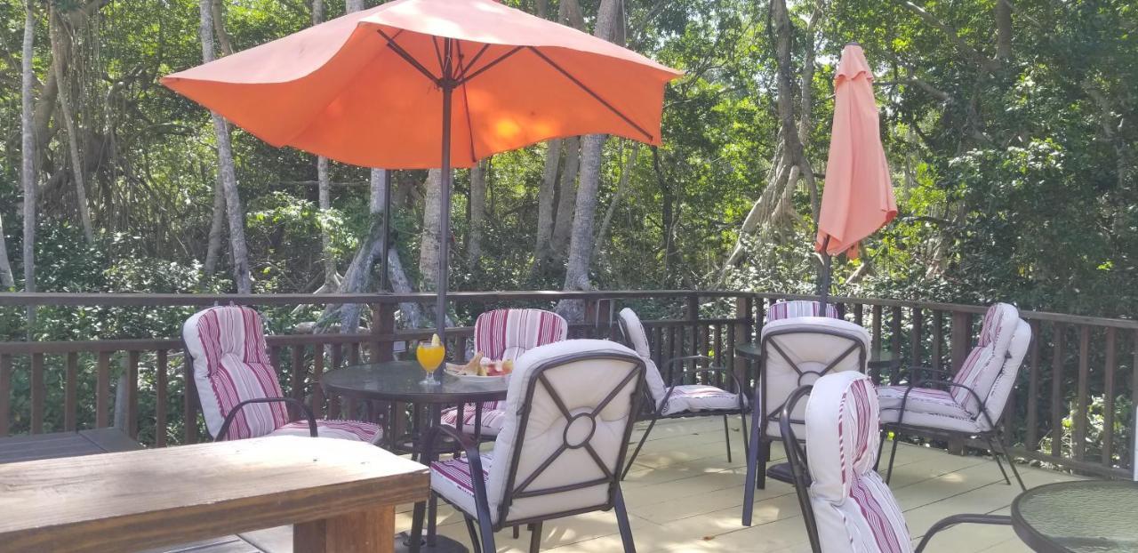 Hotel Seaside Chateau Belize City
