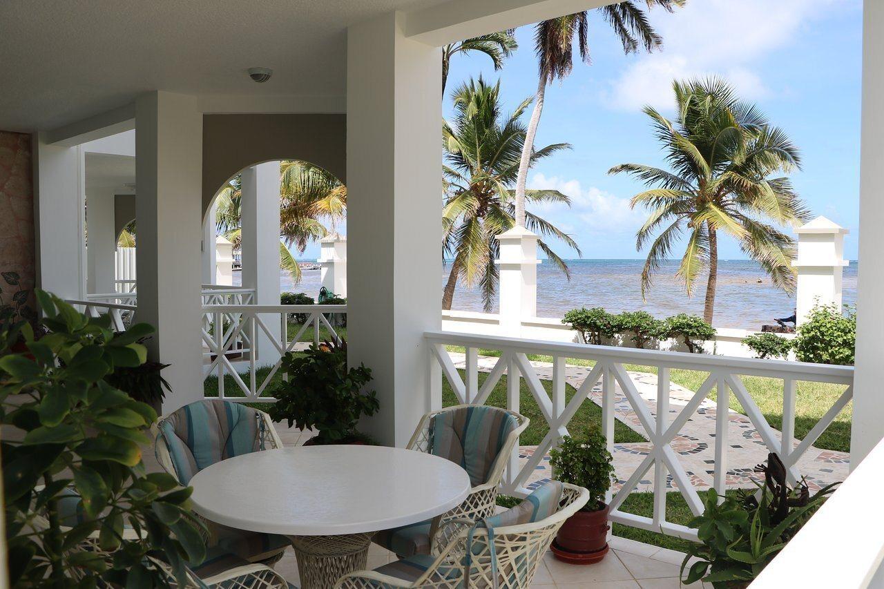 Grand Colony Island Hotel
