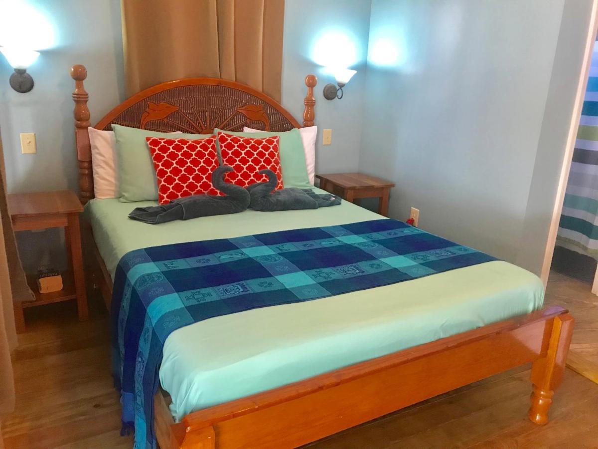 Tilt-ta-dock Belize Resort Corozal