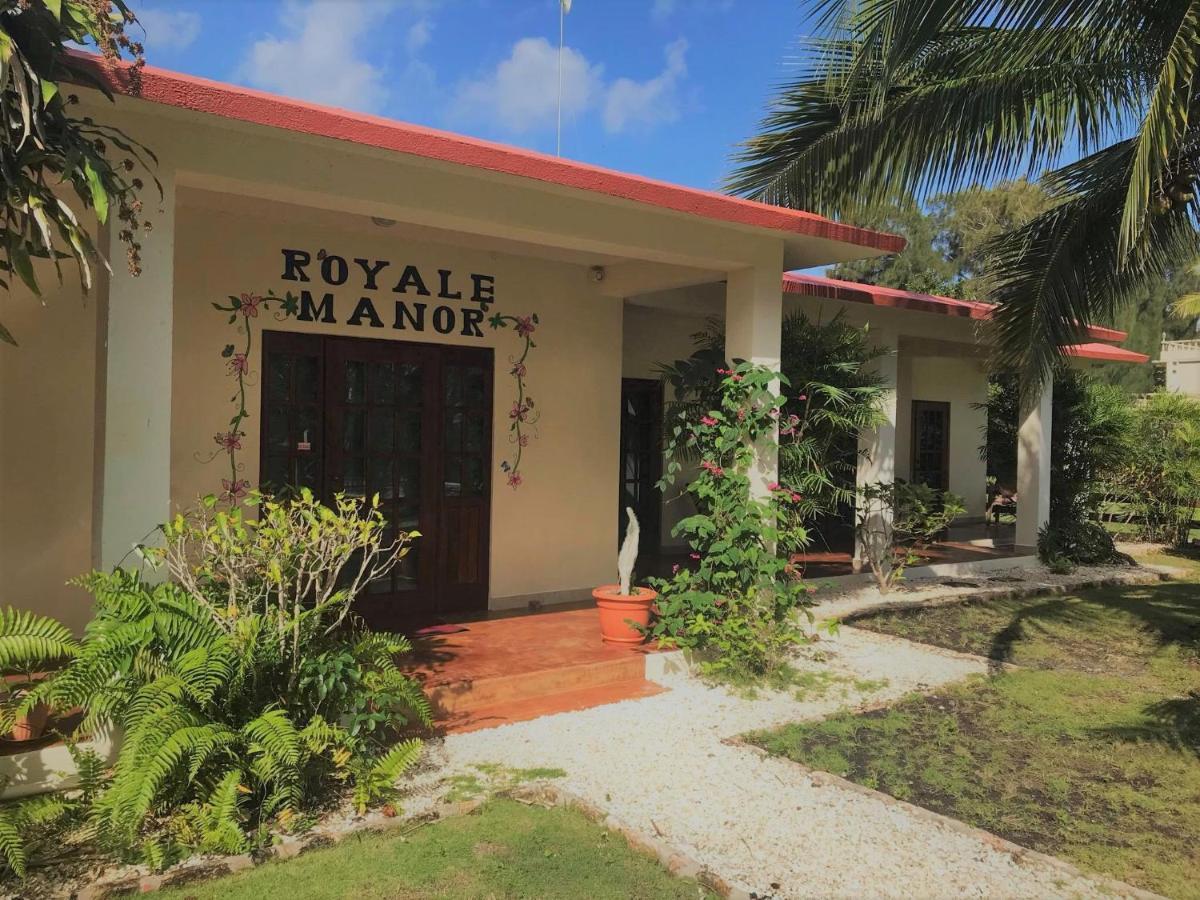 Royale Manor * Corozal