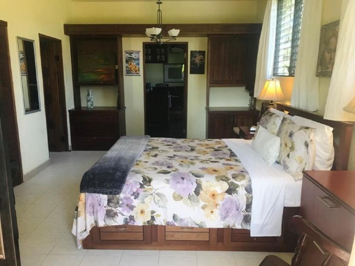 Royale Manor * Corozal