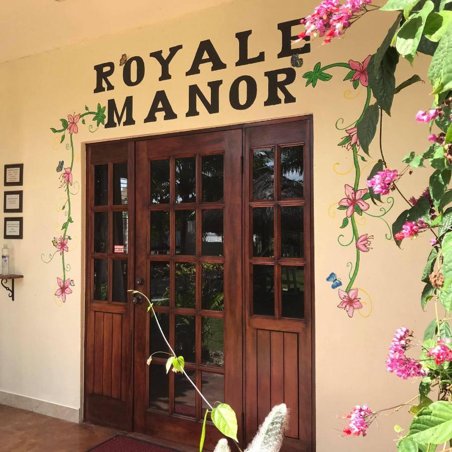Royale Manor *