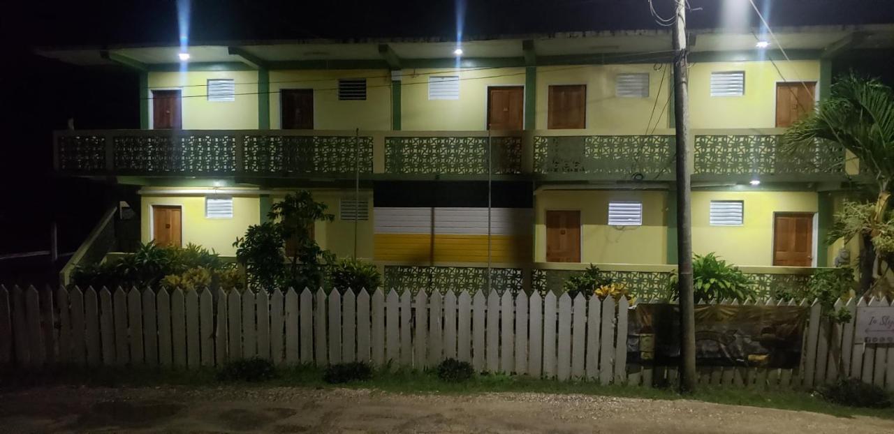 Pal's On The - Dangriga, Belize 4*