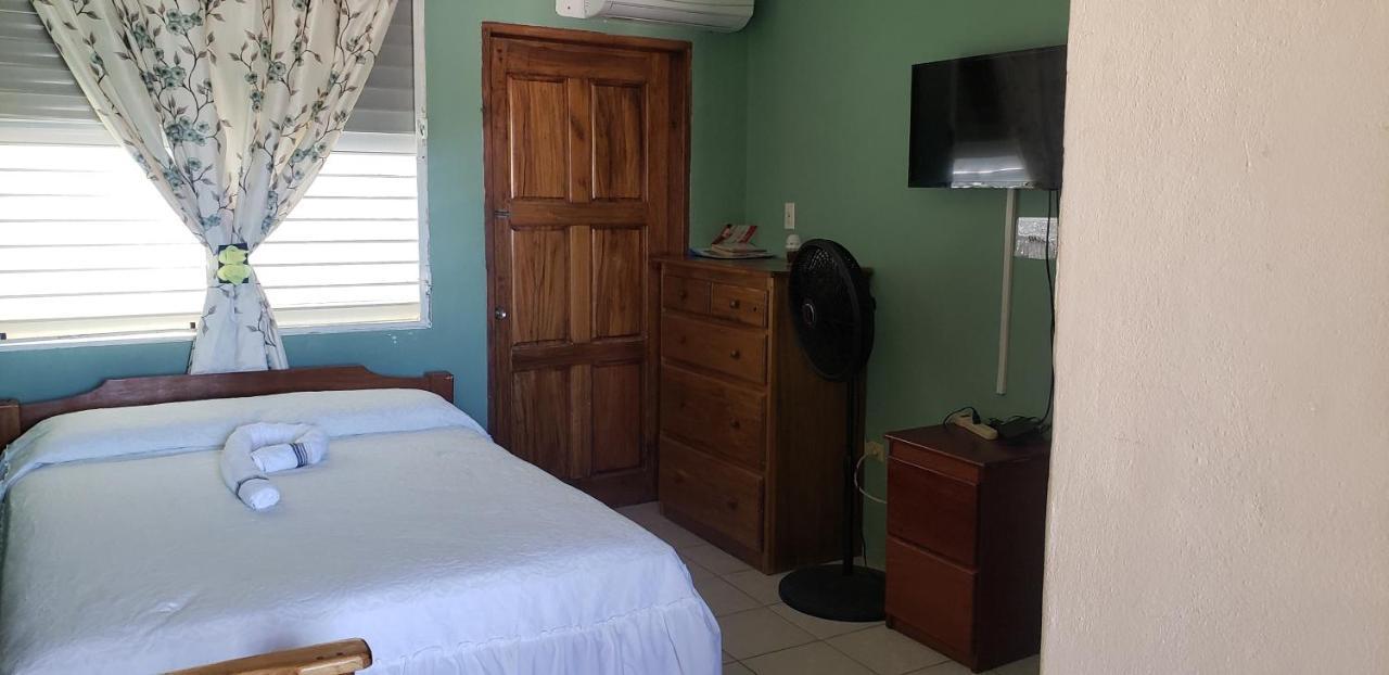 Pal's On The - Dangriga, Belize Hotel 4*