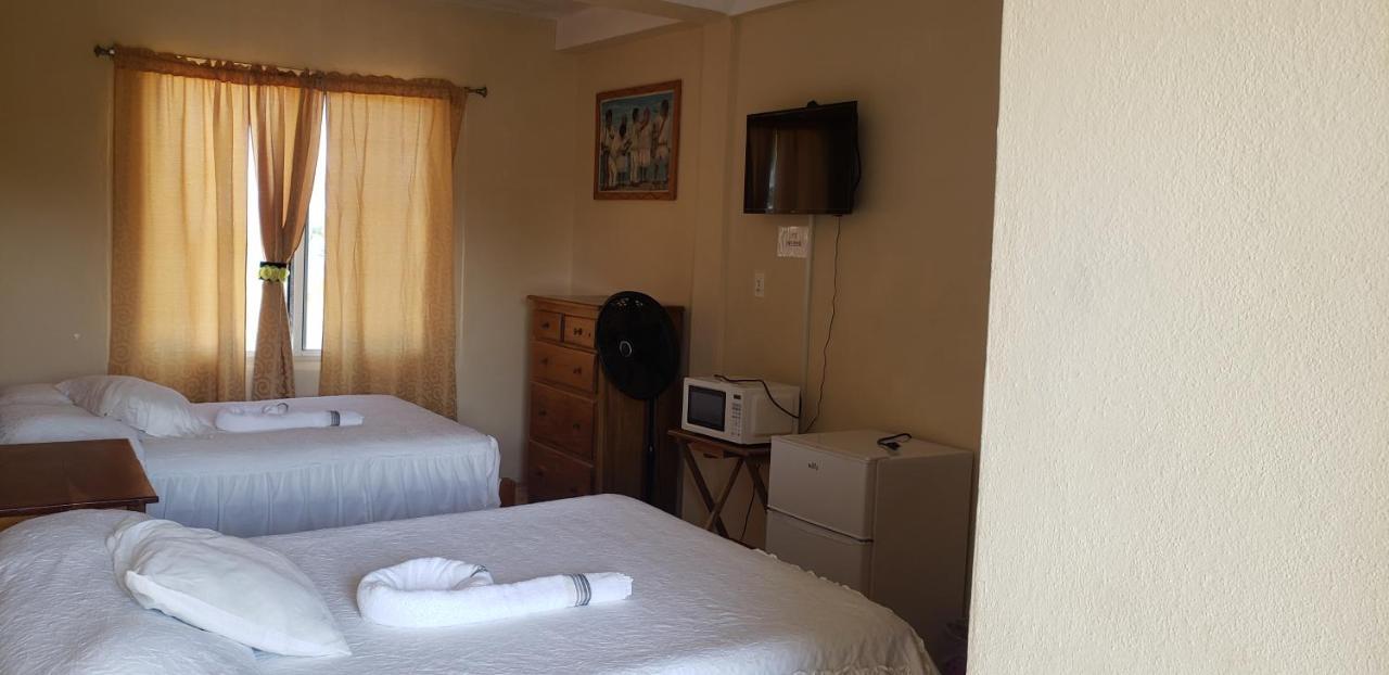 Pal's On The - Dangriga, Belize Hotel Dangriga