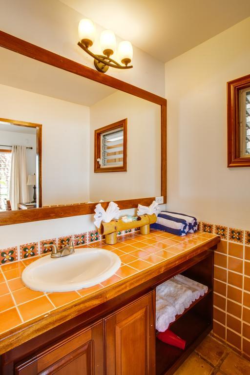 Resort Hatchet Caye Island (adults Only)