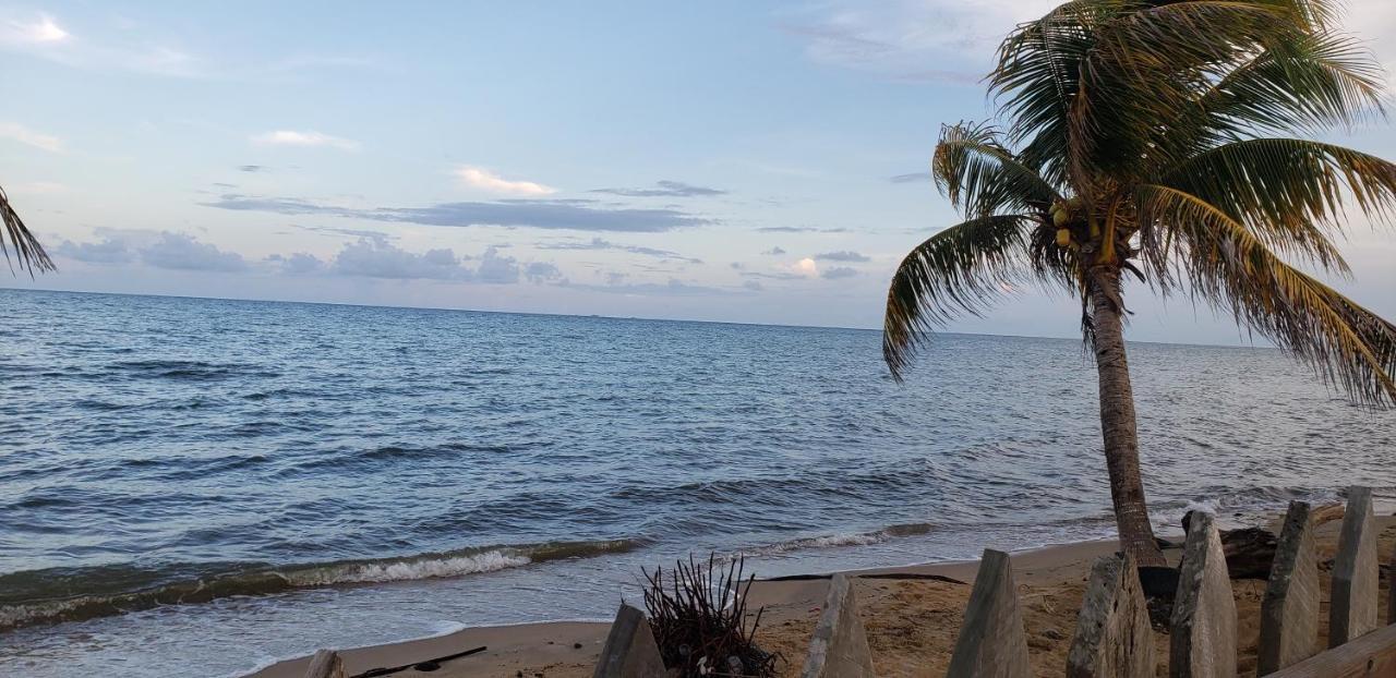 Pal's On The - Dangriga, Belize Hotel 4*
