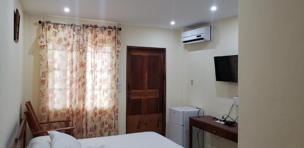 Hotel Pal's On The - Dangriga, Belize