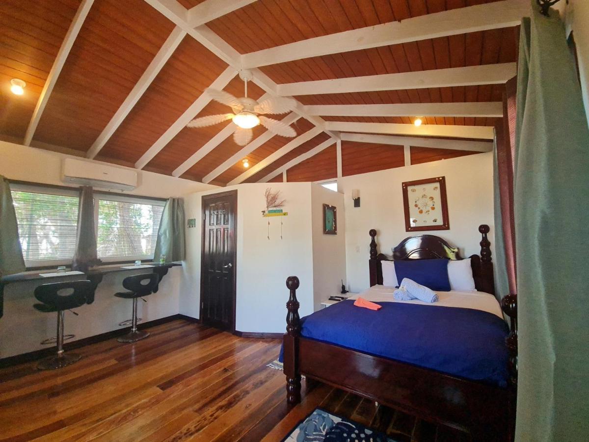 Seaside Chateau 2* Belize City