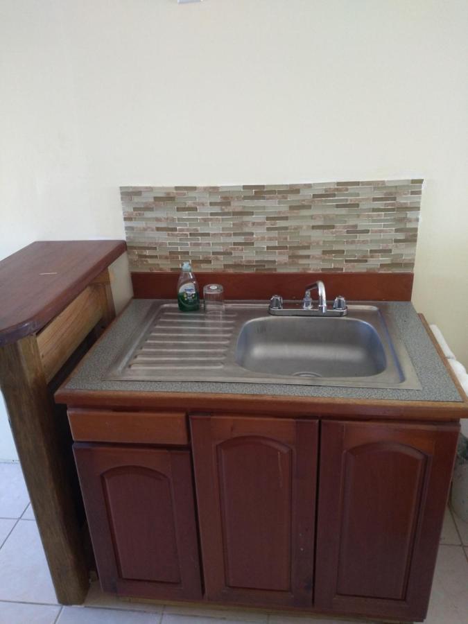 Pal's On The - Dangriga, Belize 4*