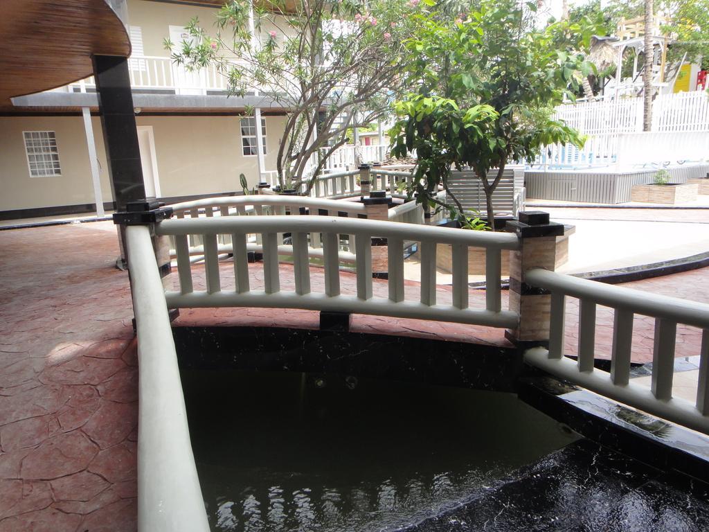 Hotel China Town Caye Caulker