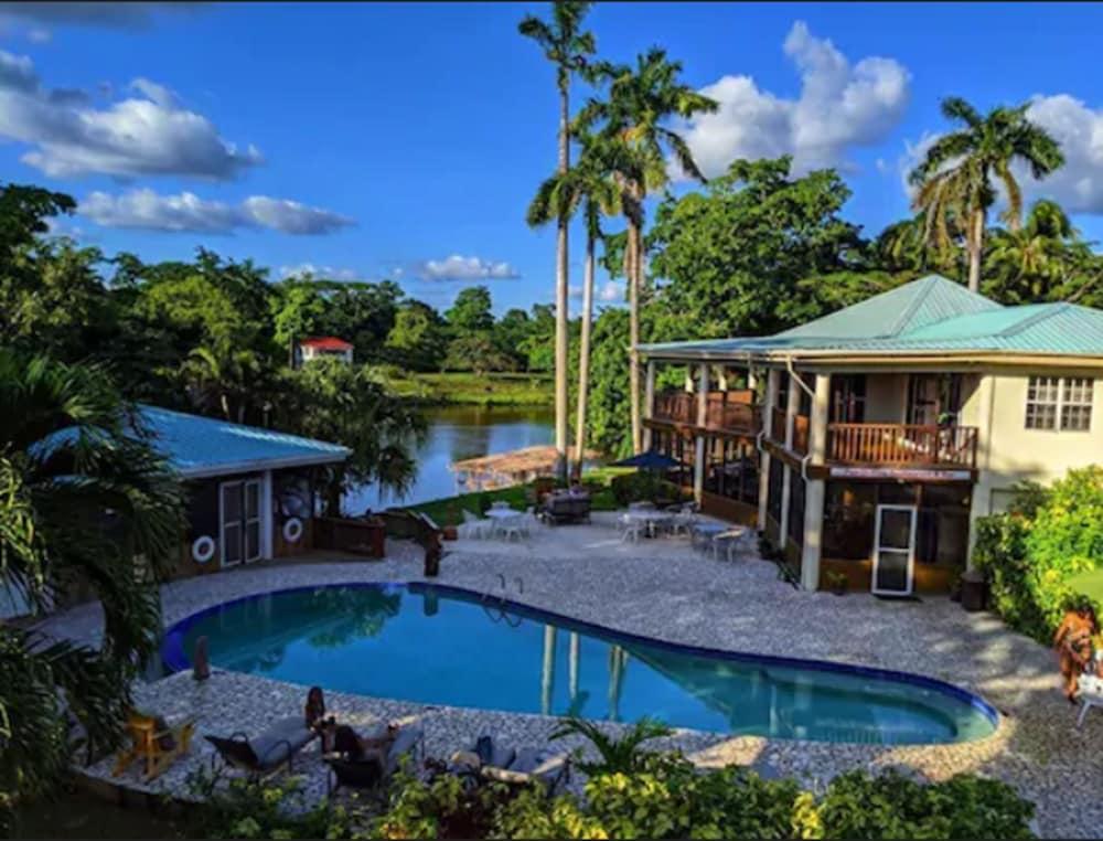 Hotel Black Orchid Burrell Boom