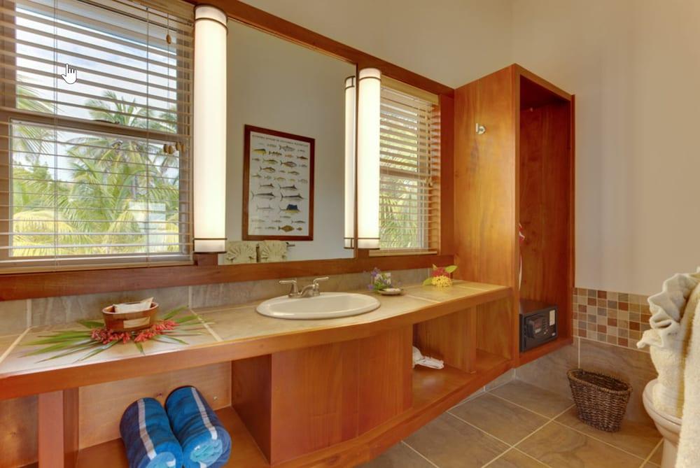Hatchet Caye Island (adults Only)