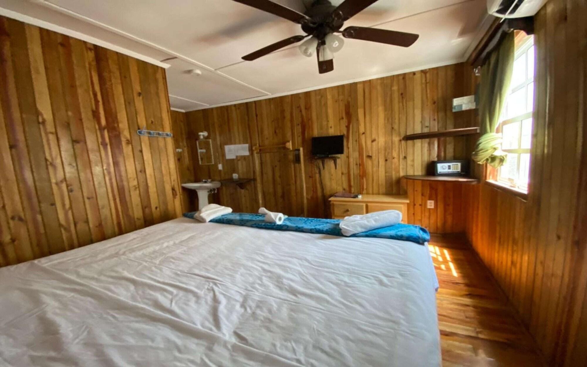 Pedro's & Hostel San Pedro (Ambergris Caye)