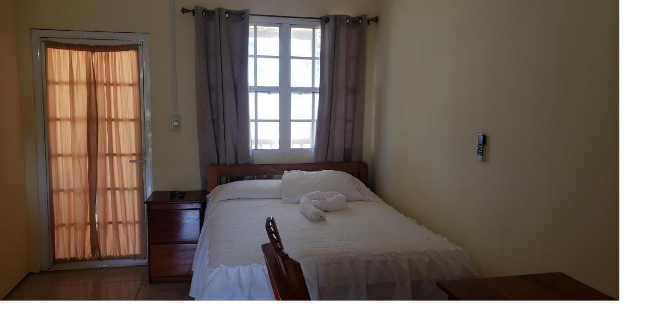 Pal's On The - Dangriga, Belize 4*