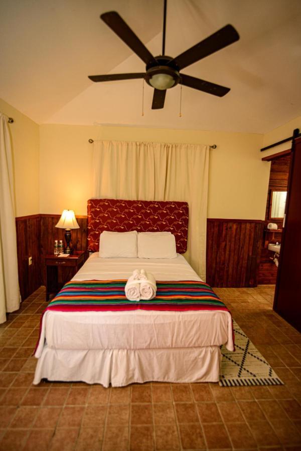 Kikiwitz Hotel Belmopan