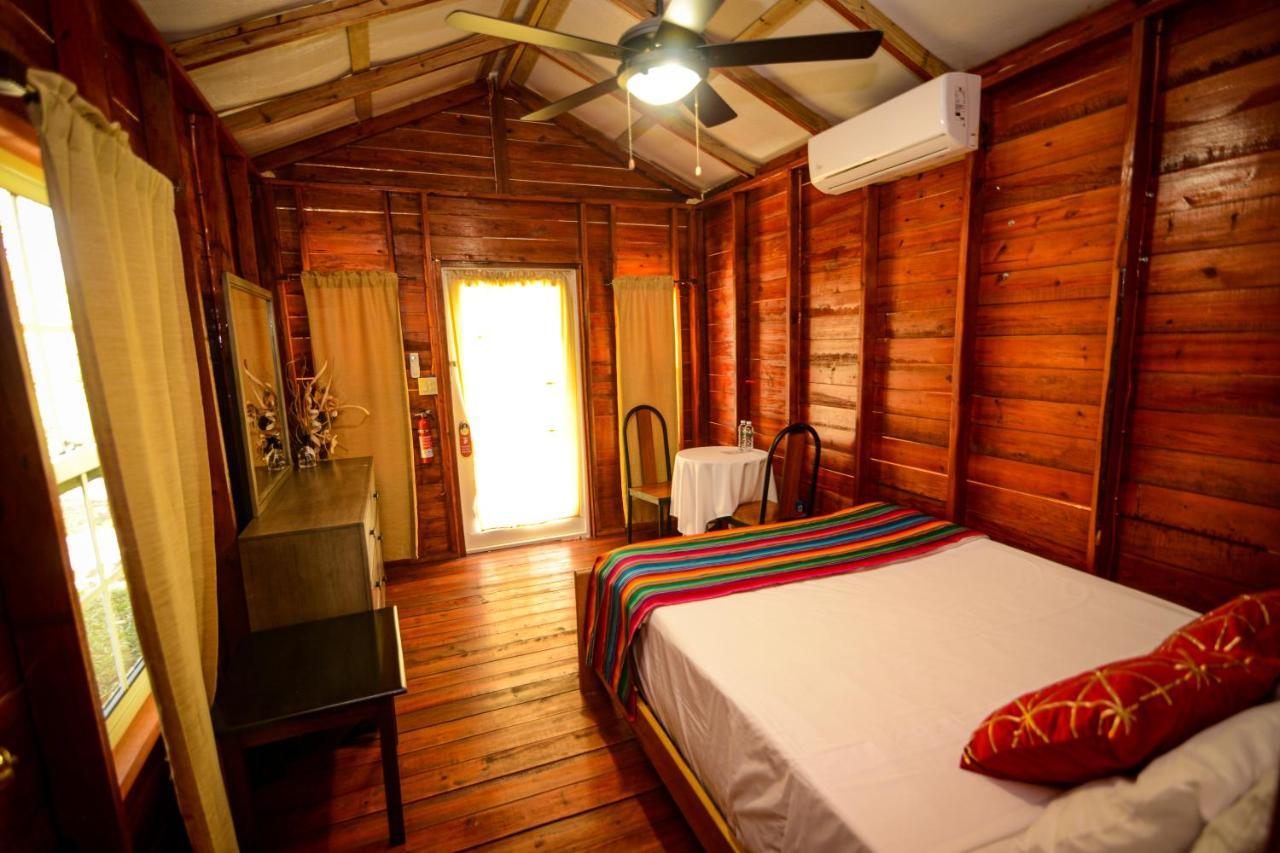 Hotel Kikiwitz Belmopan