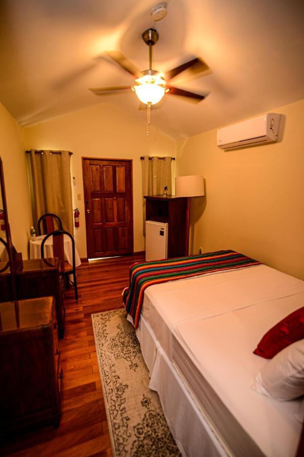 Kikiwitz Hotel Belmopan